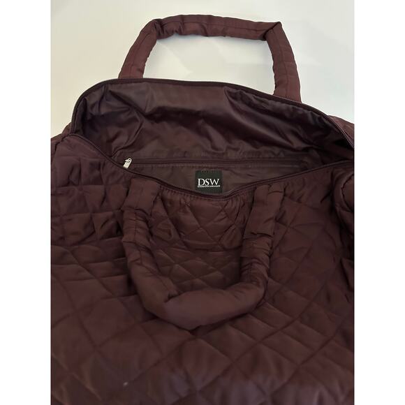 Quilted Weekender Bag - NWOT - Great for Gym or a Weekend Away - Picture 2 of 6
